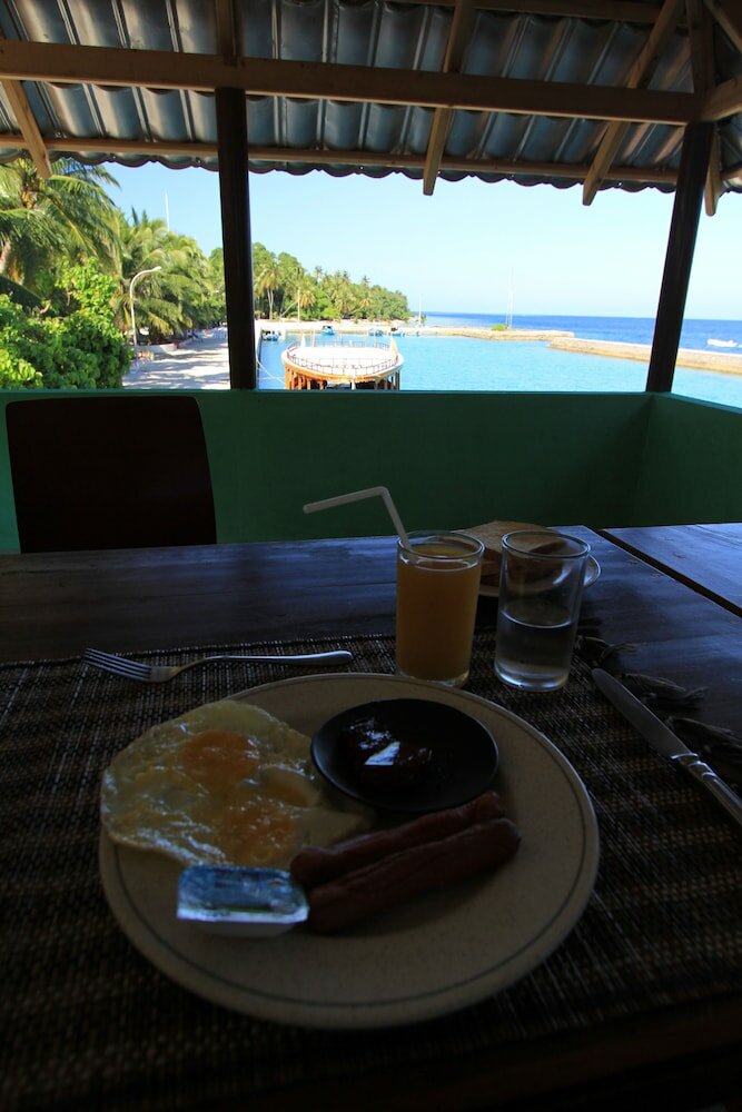 Фото Local Island Inn