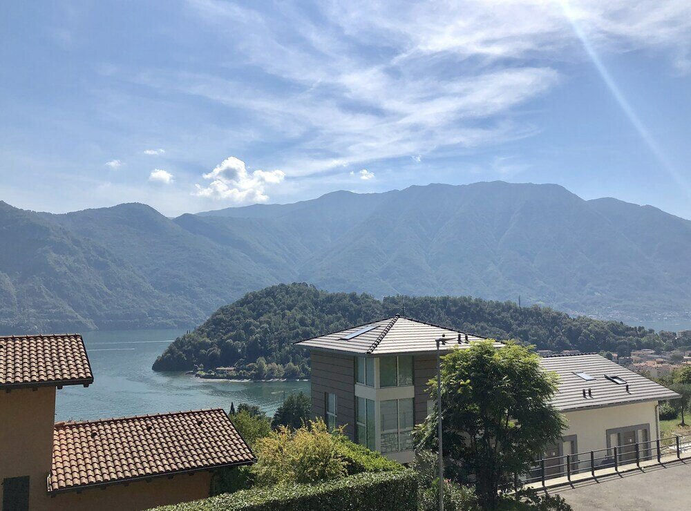 Фото Appartamento Vista Lago Red & Grey