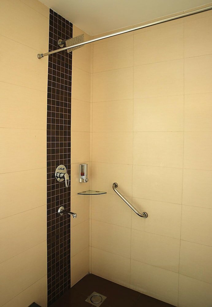 Фото Ahuja Residency Cyber City I