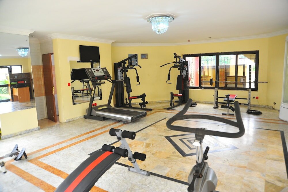 Фото Peemos Place Warri