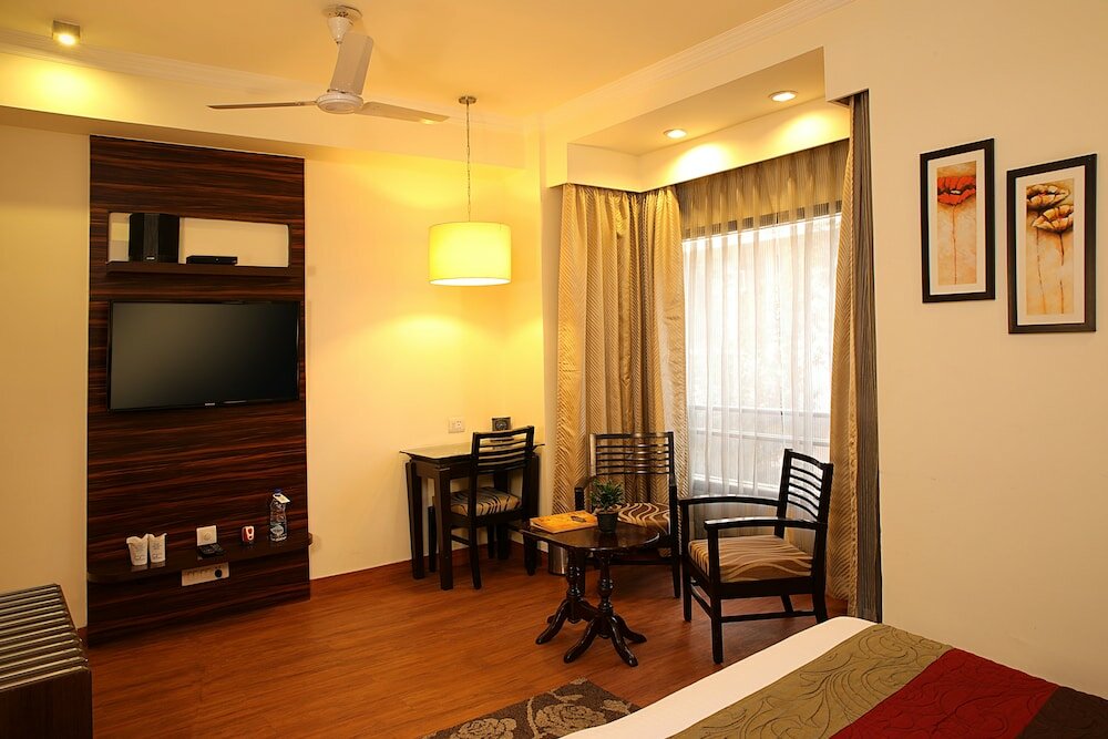 Фото Ahuja Residency Cyber City I