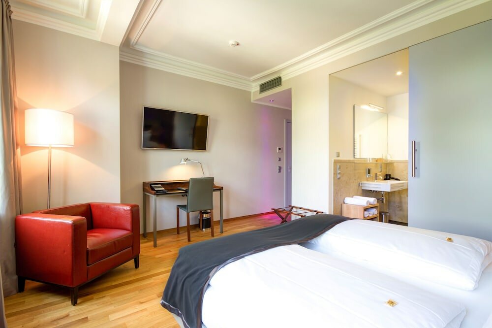 Фото Qube Hotel Bergheim