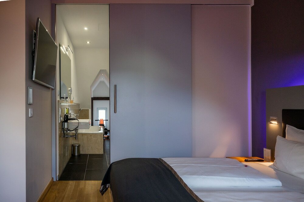 Фото Qube Hotel Bergheim