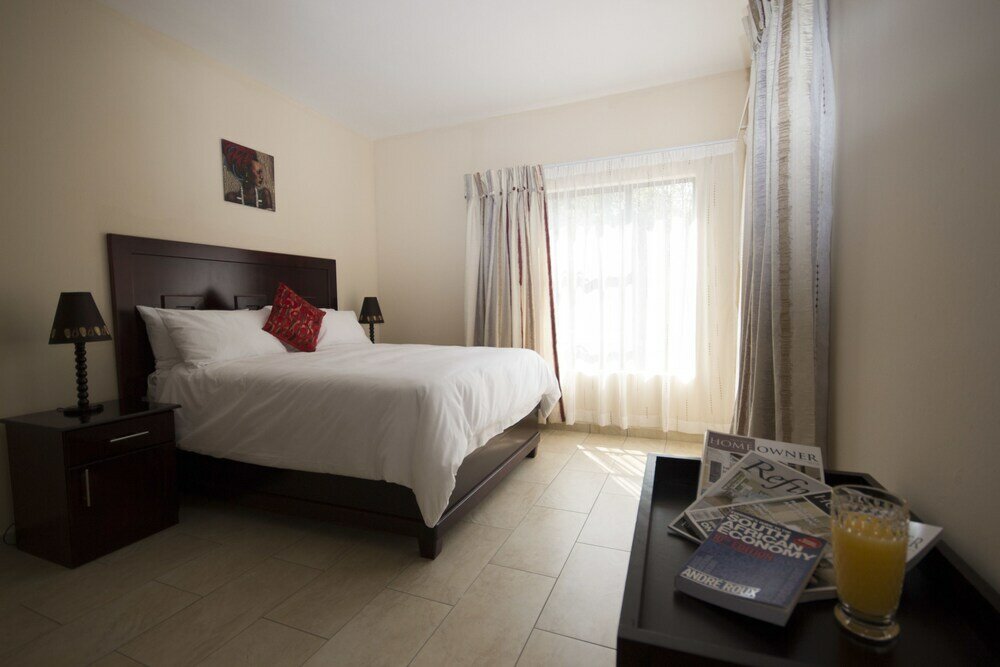 Фото Khamanzi Lodge and Tours