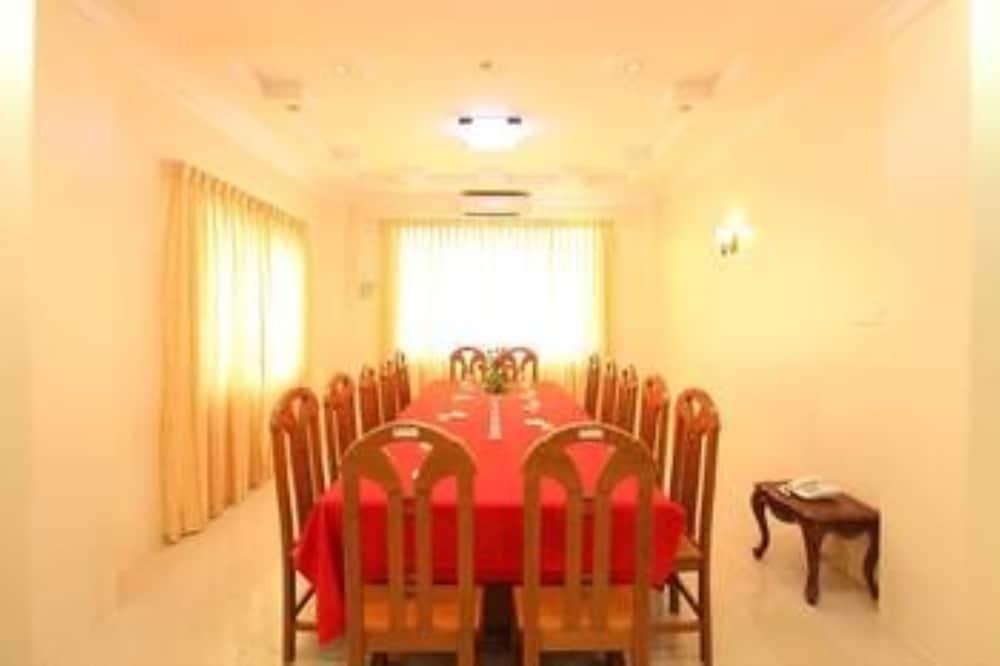 Фото Fame Hotel Yangon