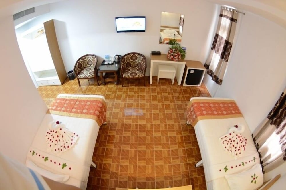 Фото Kaung Myint Hotel