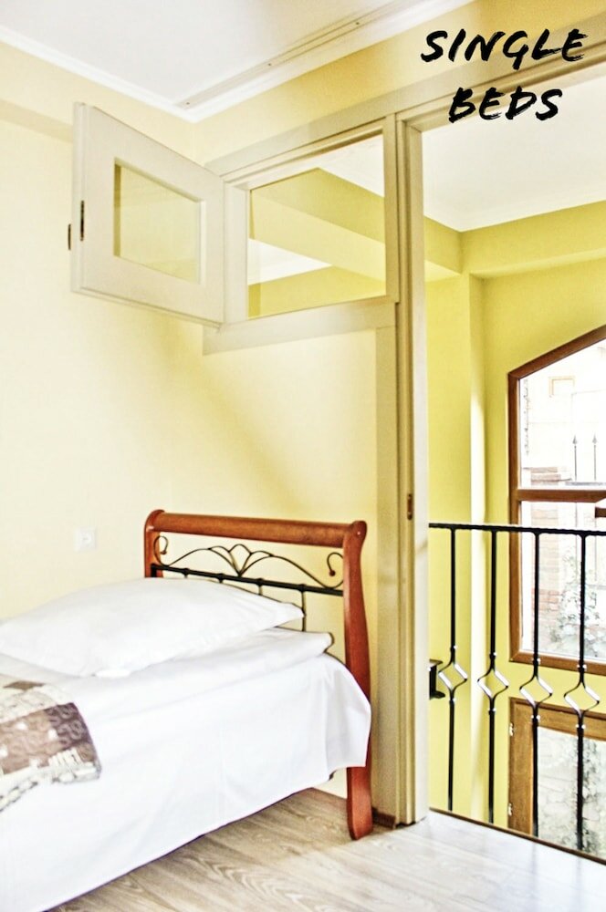 Фото Red Fox Guesthouse