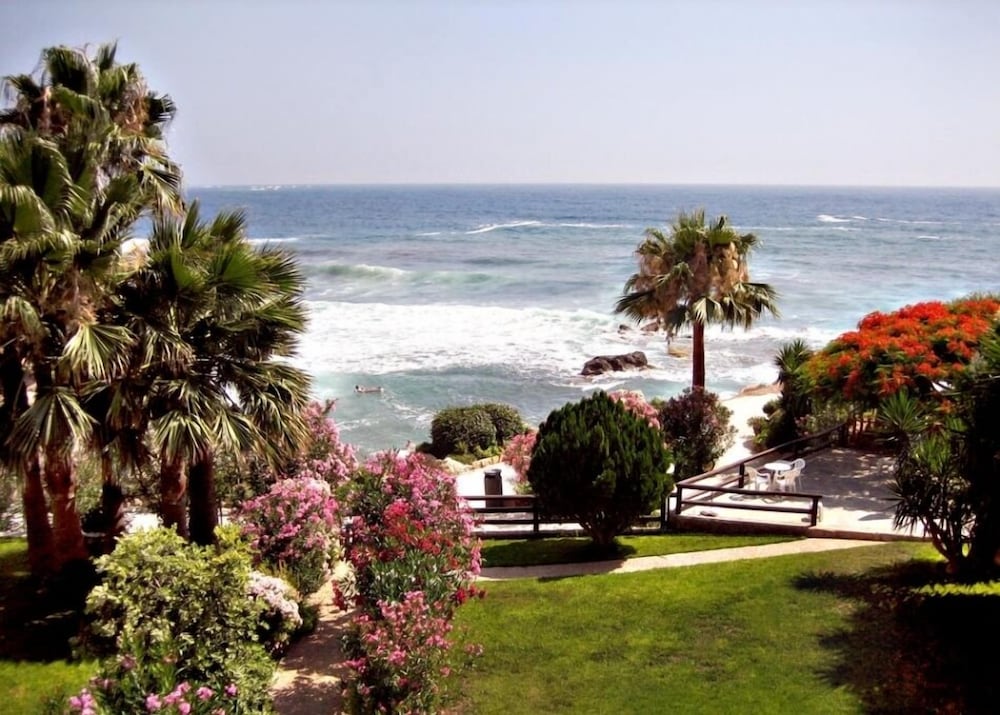 Фото Rododafni Beach Apartments