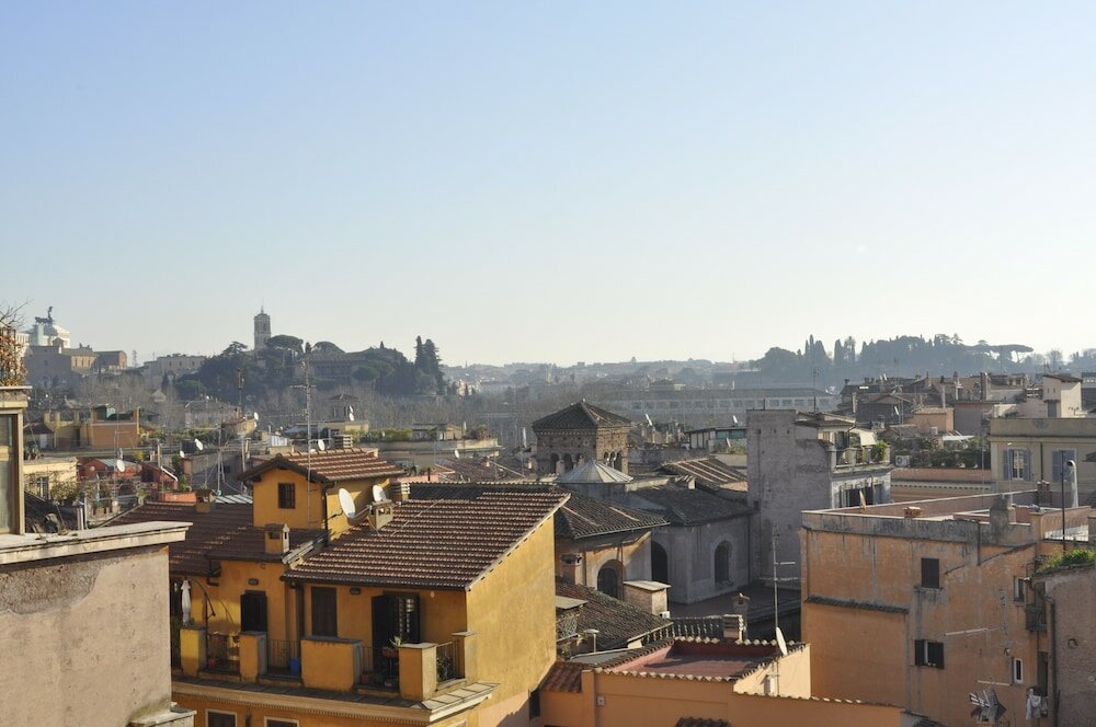 Фото Window on Rome