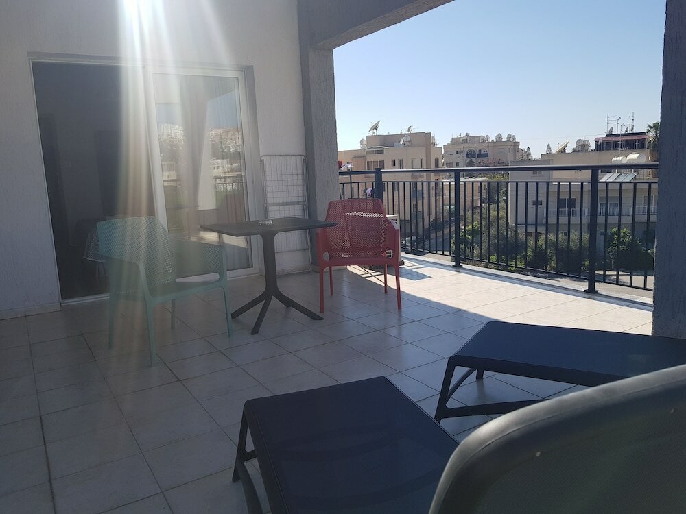 Фото Valentinos Apartments