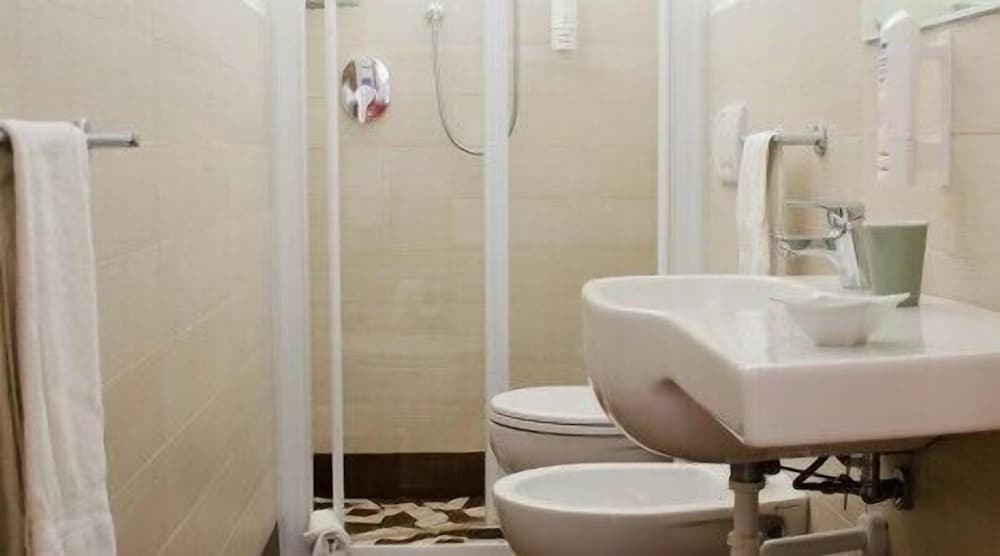 Фото Mona Lisa Hotel