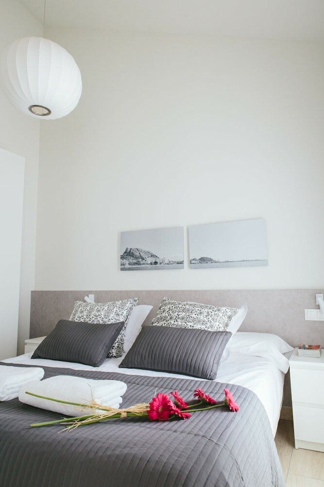 Фото Apartamentos Poeta Quintana