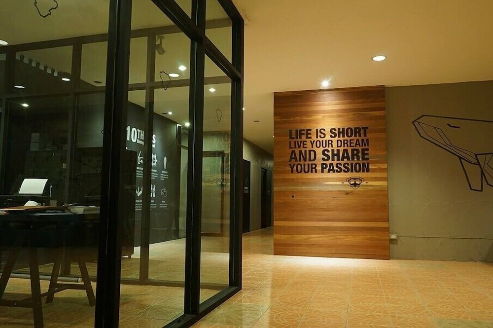 Фото Monkey Dive Yolo Bungalow