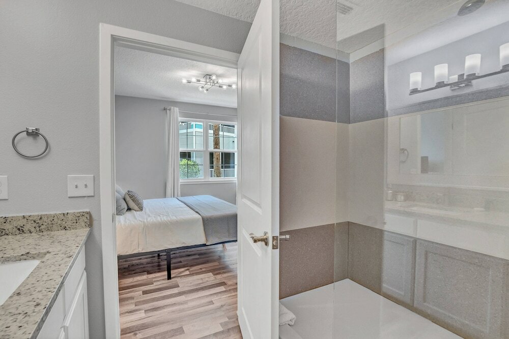 Фото Runaway Beach Club Resort