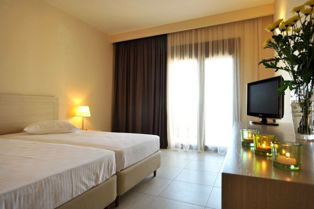 Фото Hotel Porto Plaza Beach Resort