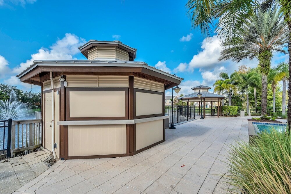 Фото Runaway Beach Club Resort