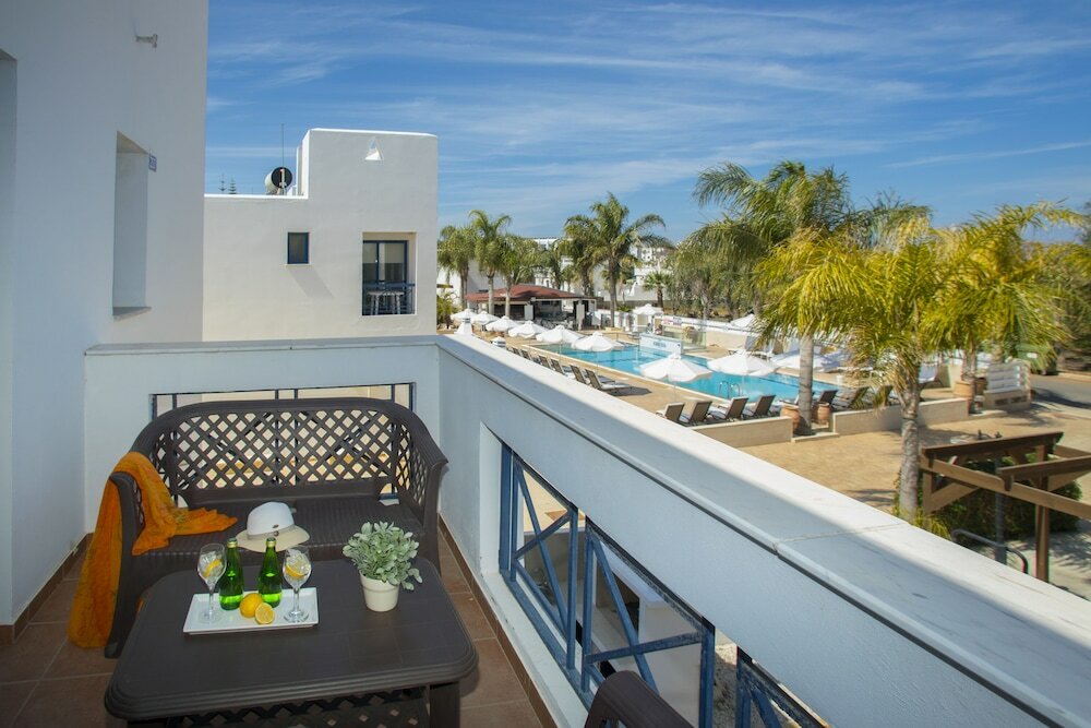 Фото Flouressia Gardens