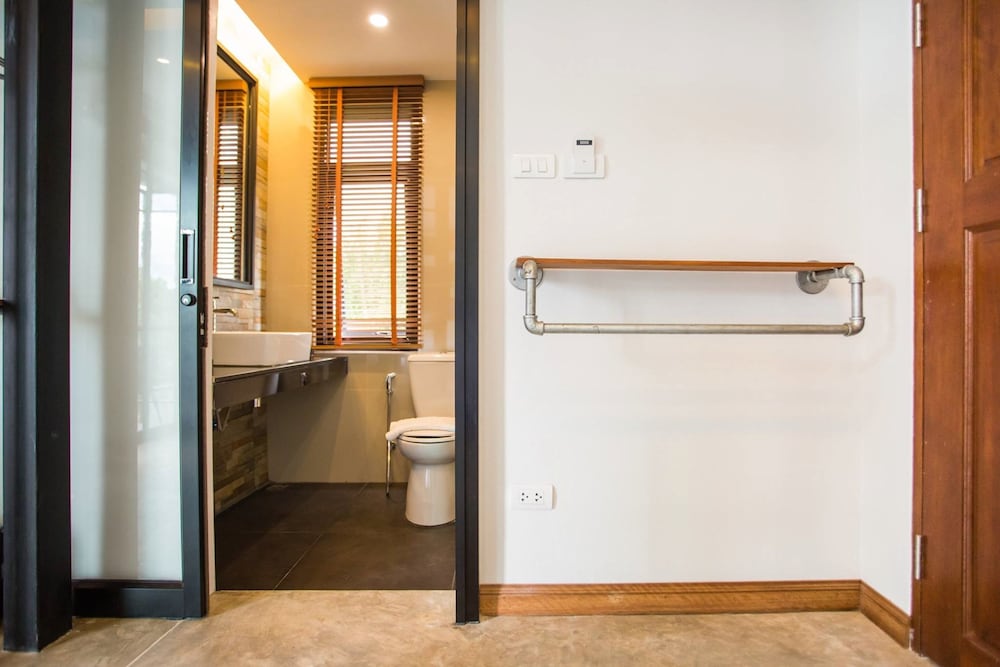 Фото The Arak Bed Bar and Hostel