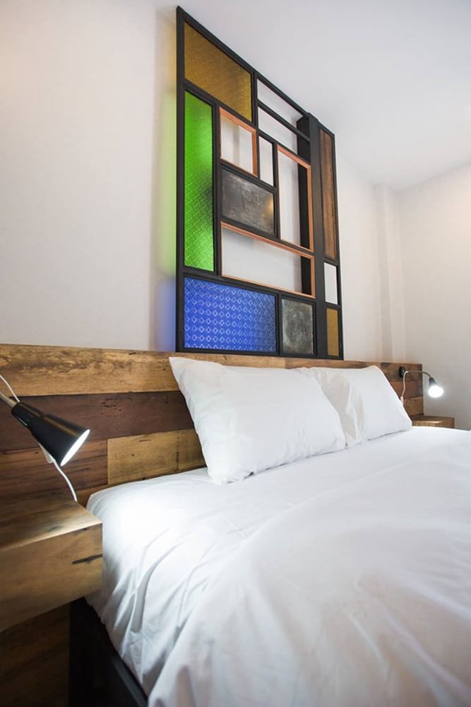 Фото The Arak Bed Bar and Hostel