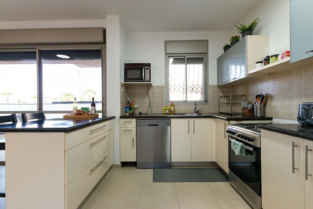 Фото Stylish & Cozy Seaview Vacation Apt