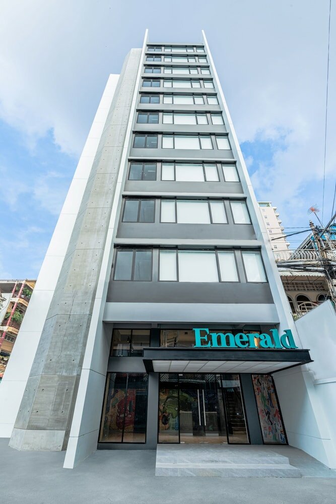 Фото Emerald Hotel Residence