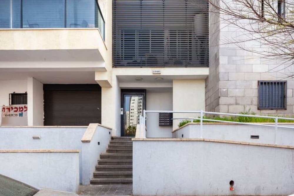 Фото Top Penthouse & Jacuzzi On The Beach