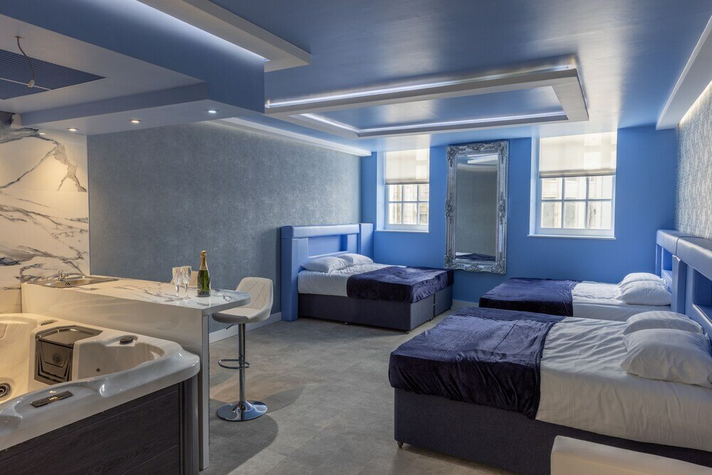 Фото Mischief Liverpool