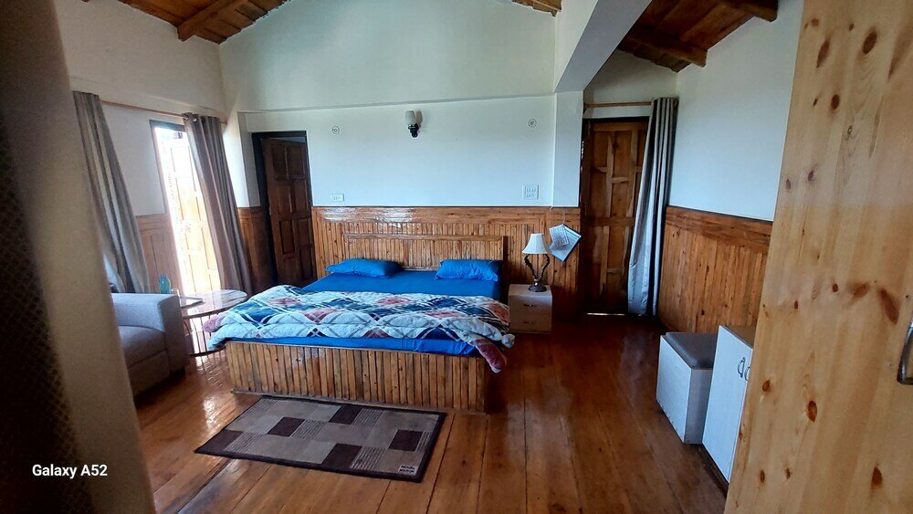 Фото HR Stone Cottage