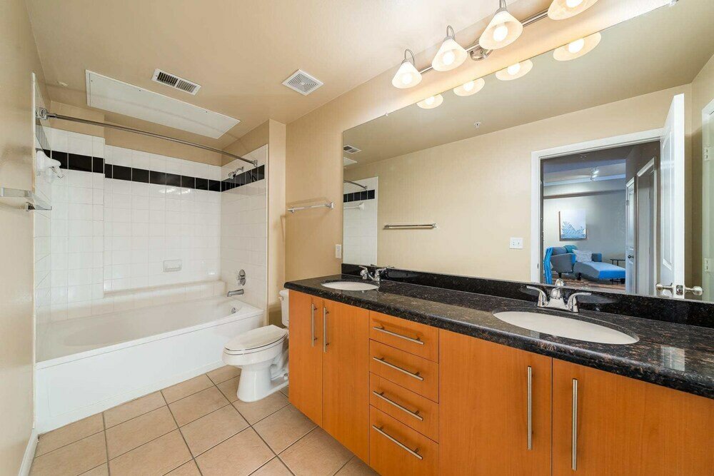 Фото Executive Suite With Pool & Gym