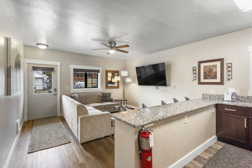 Фото The Yellowstone Hideaway Unit A