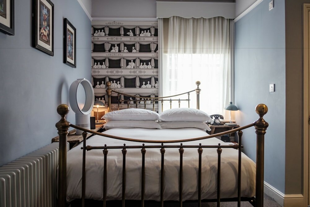 Фото The Bull Hotel