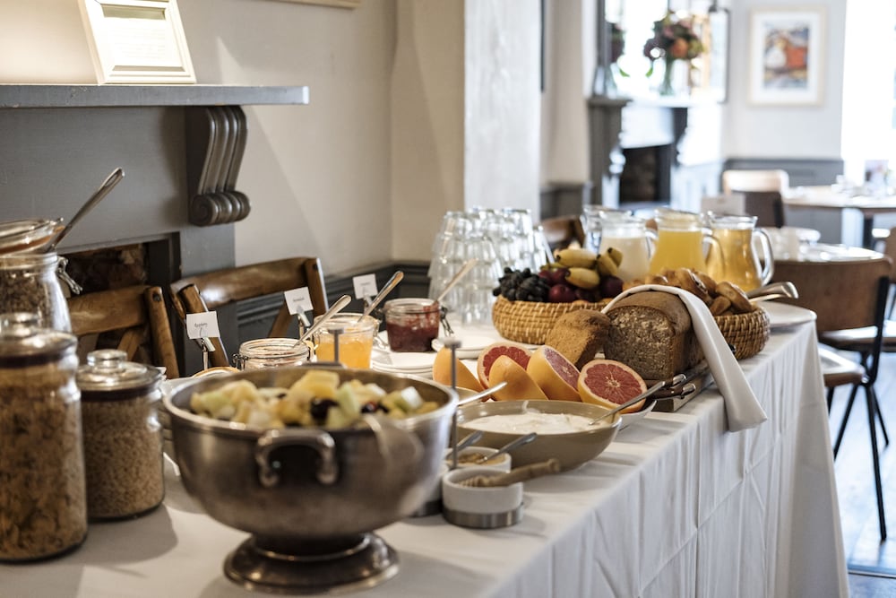 Фото The Bull Hotel