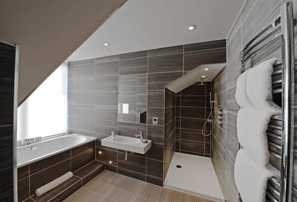 Фото The Chester Hotel