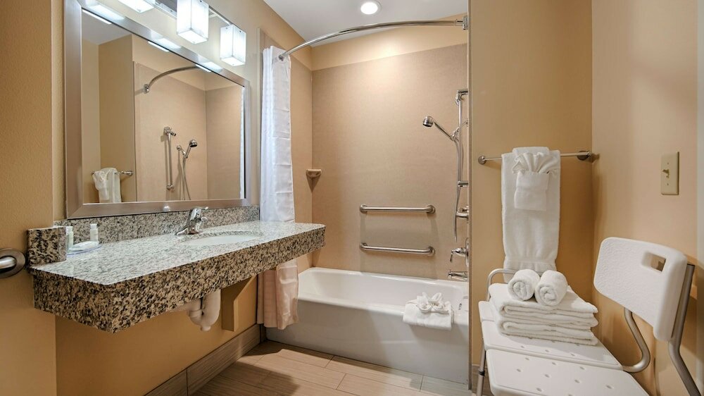 Фото Best Western Plus Desert Poppy Inn