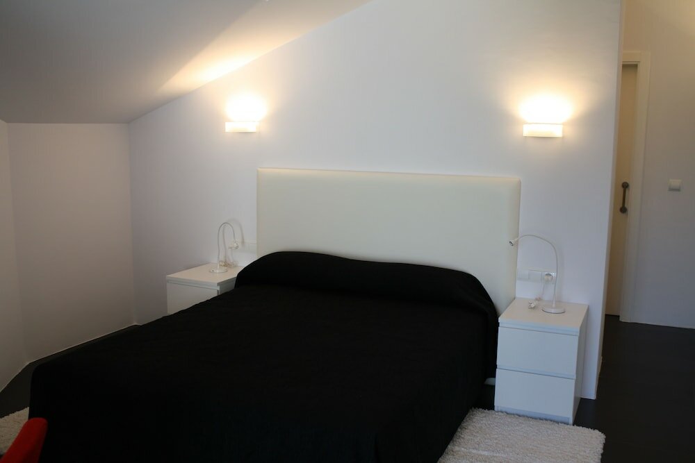 Фото Hostal Tres Campanas