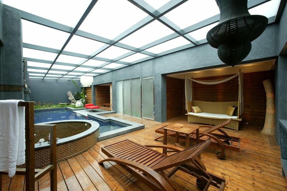 Фото Moonshy Boutique Motel