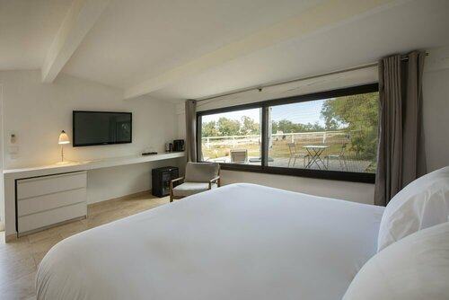 Гостиница Mas de la Fouque Hôtel & SPA в Ниме