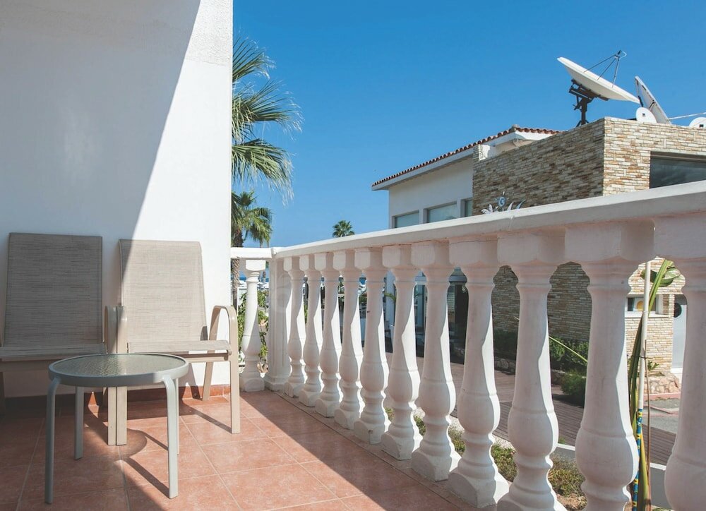 Фото Marlita Beach Hotel Apartments