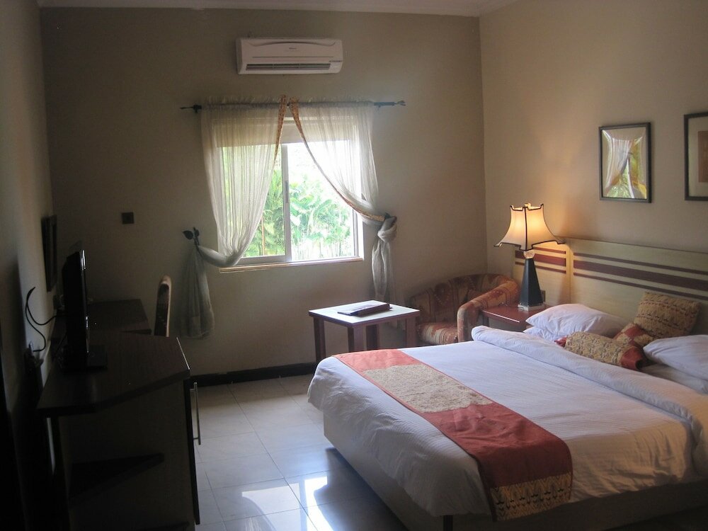 Фото Axari Hotel & Suites