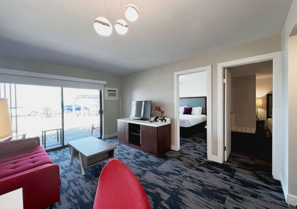 Фото The Oceanside, a Coast Hotel