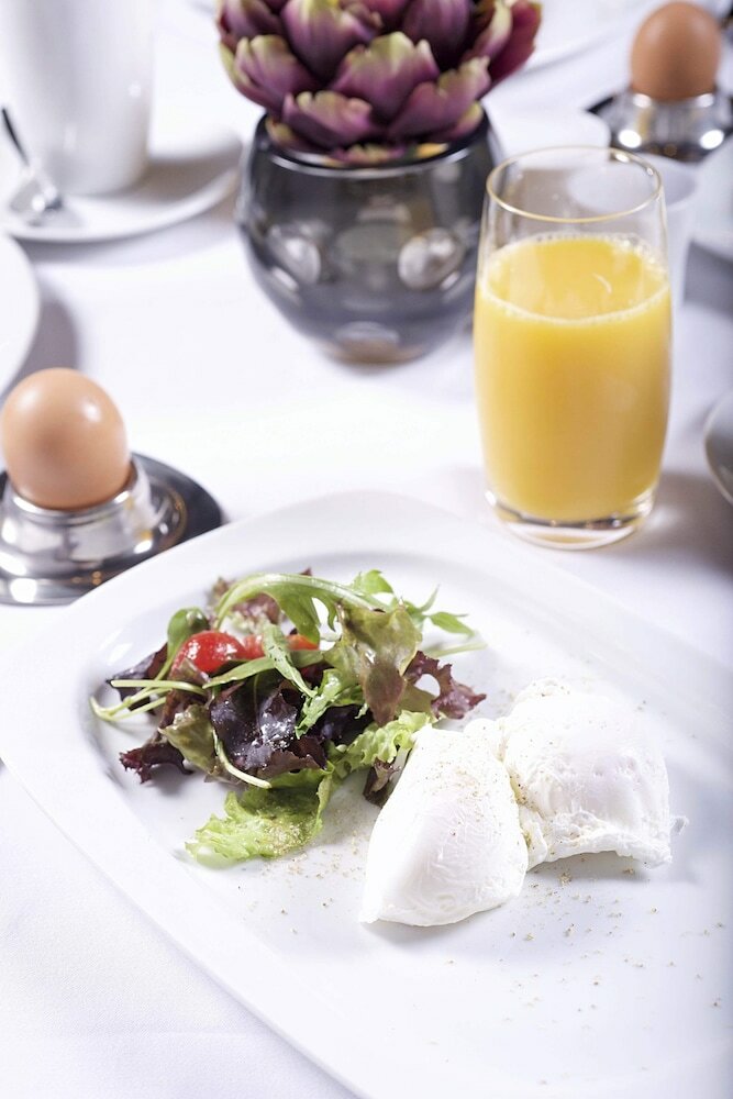 Фото The Emblem Hotel