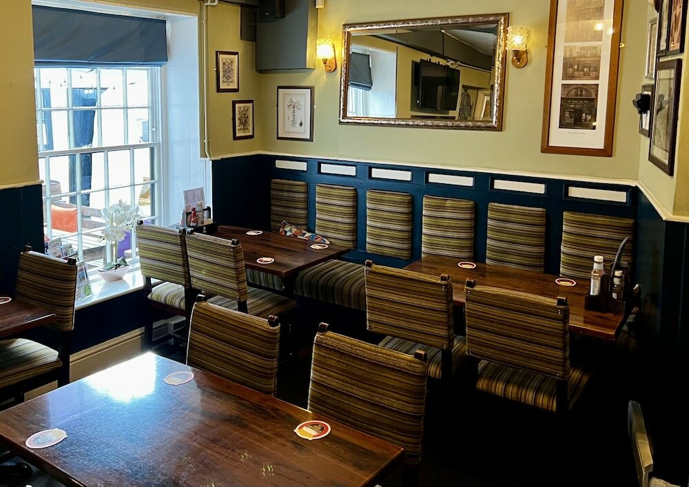 Фото The Crown And Cushion