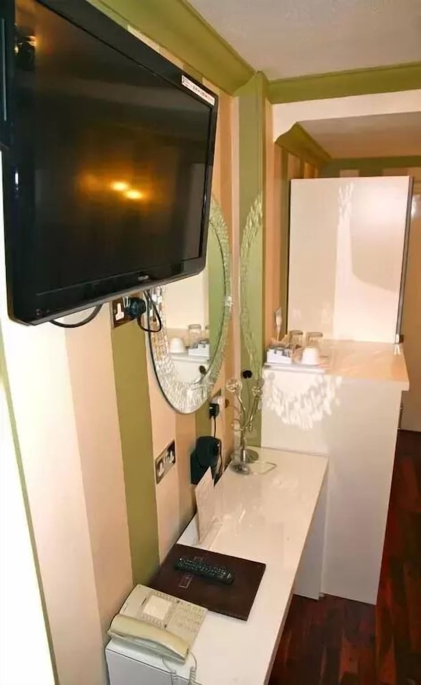 Фото Crompton Guest House