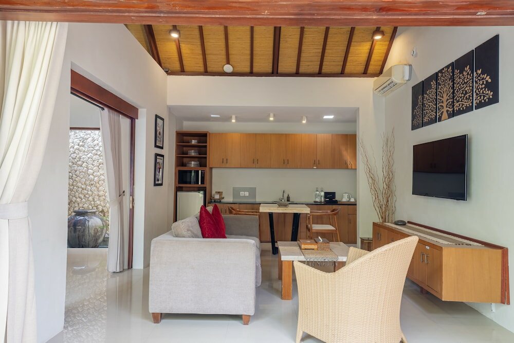 Фото Legian Kriyamaha Villa