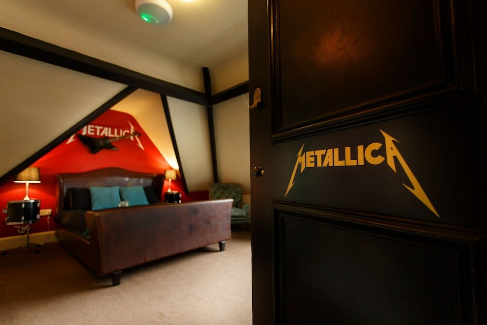 Фото The Saddle Inn