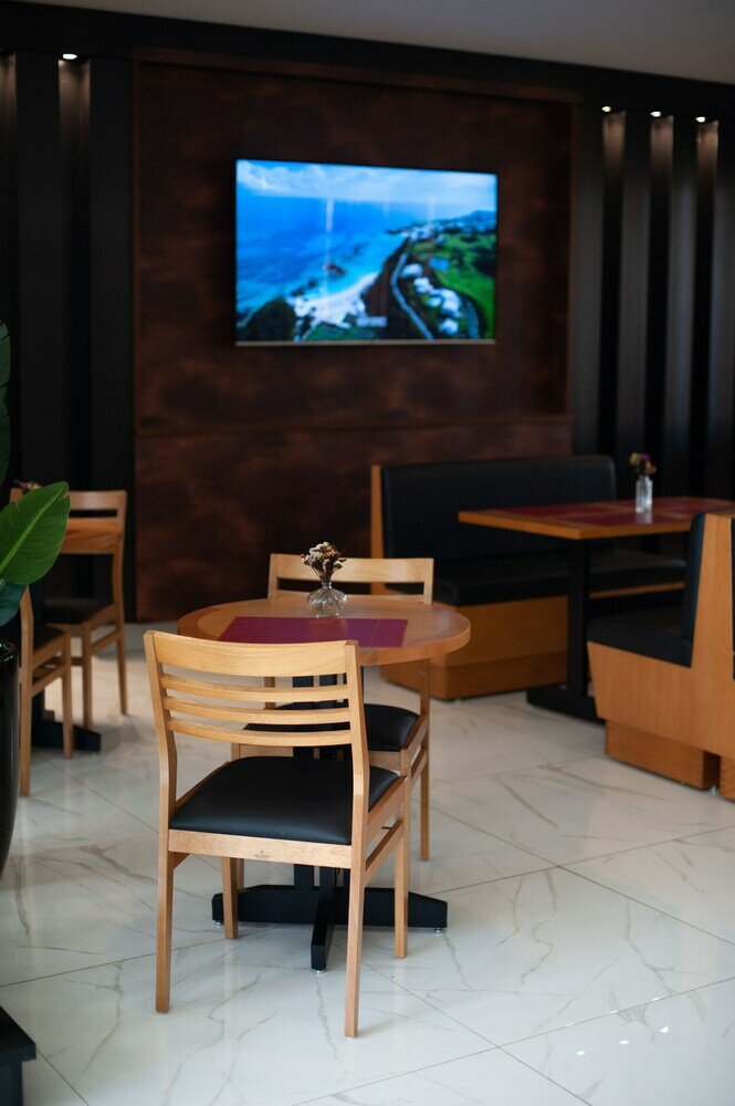 Фото Bristol Infinity Hotel