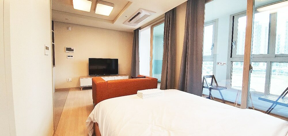 Фото The November Stay in Landmark