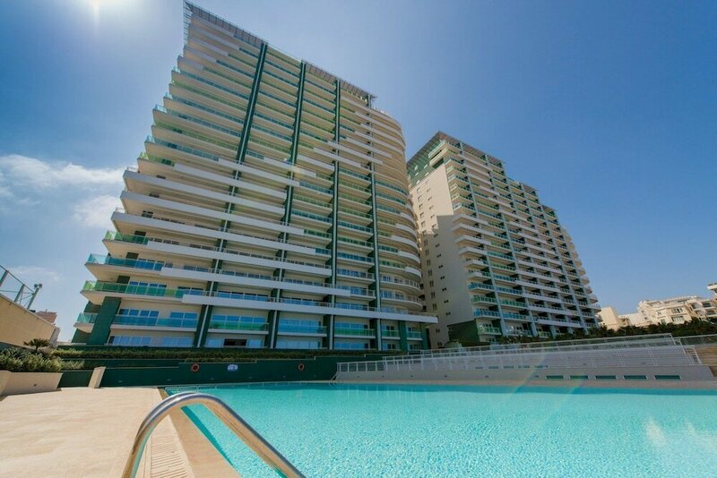 Гостиница Seafront Luxury Apartment Pool and Great Location