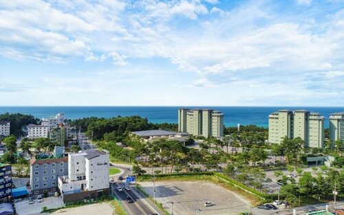 Гостевой дом Gangneung Nishi SPA Pension в Канныне