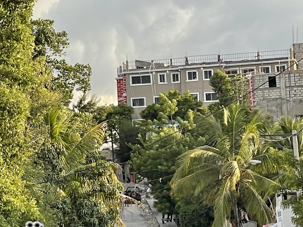 Фото отеля 2